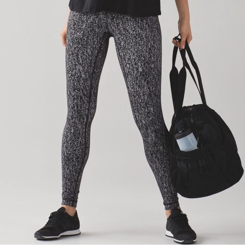 Lululemon EUC Wunder Under Pant (Hi-Rise)
Luon Suited Jacquard Black White